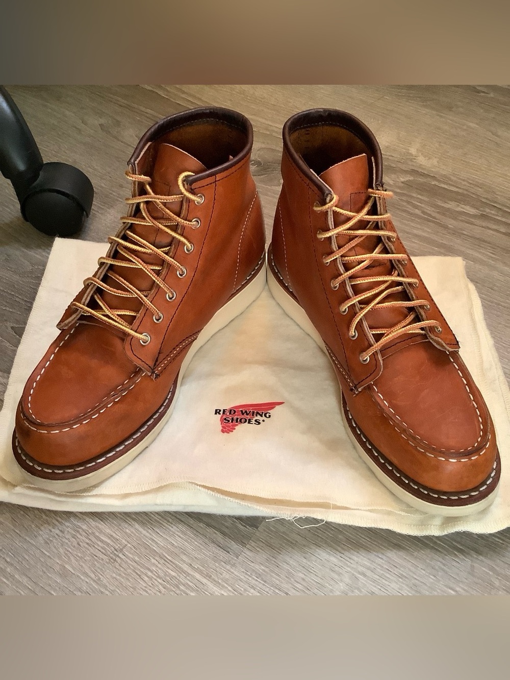 Red Wing Shoes Tan Leather Chukka Moc Toe Boots